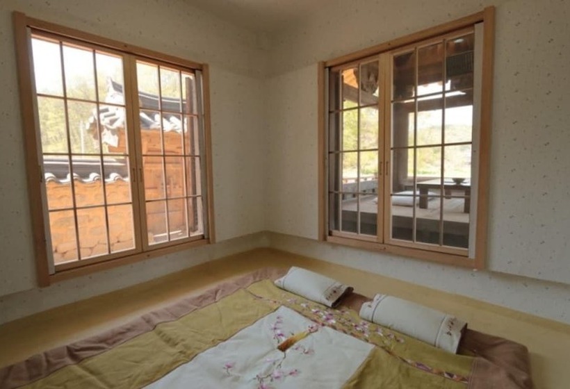 בית מלון כפרי Youngcheon Gwiaegotaek Hanok Pension
