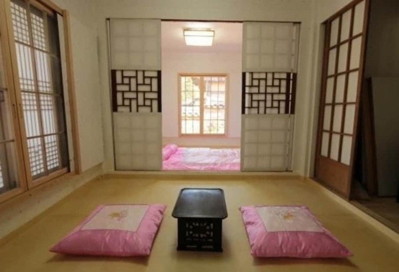 בית מלון כפרי Youngcheon Gwiaegotaek Hanok Pension