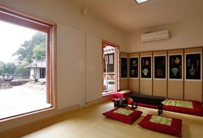 בית מלון כפרי Youngcheon Gwiaegotaek Hanok Pension