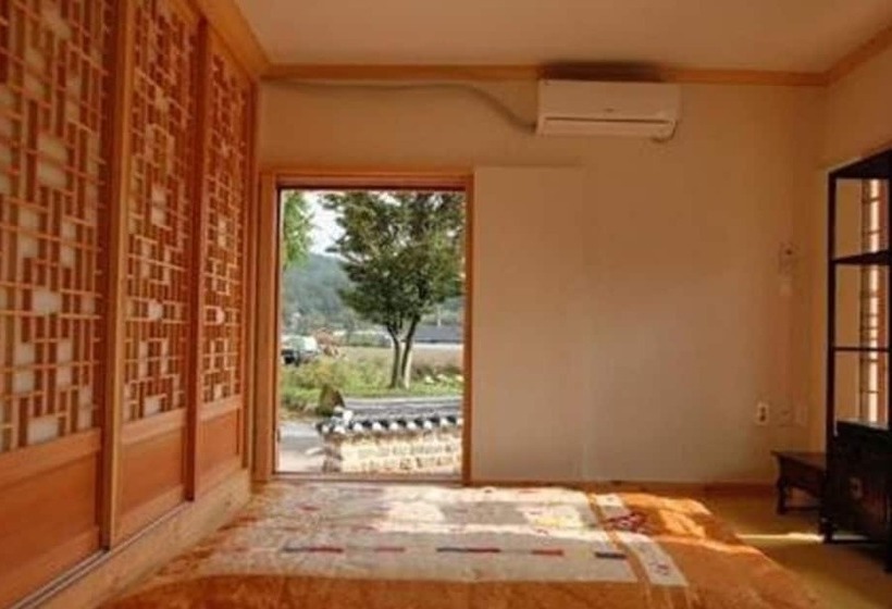 בית מלון כפרי Youngcheon Gwiaegotaek Hanok Pension