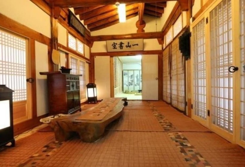 בית מלון כפרי Youngcheon Gwiaegotaek Hanok Pension
