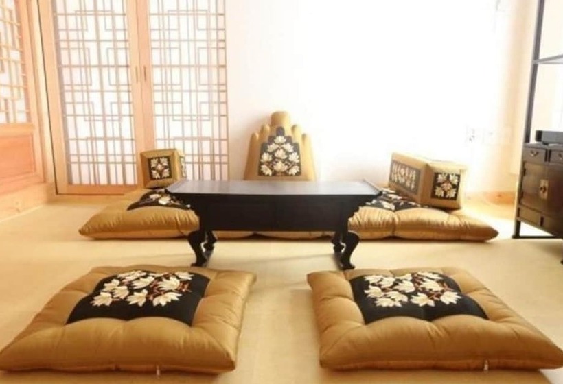 בית מלון כפרי Youngcheon Gwiaegotaek Hanok Pension