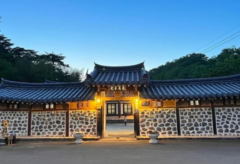 בית מלון כפרי Youngcheon Gwiaegotaek Hanok Pension