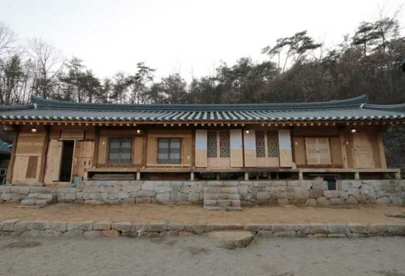 בית מלון כפרי Youngcheon Gwiaegotaek Hanok Pension