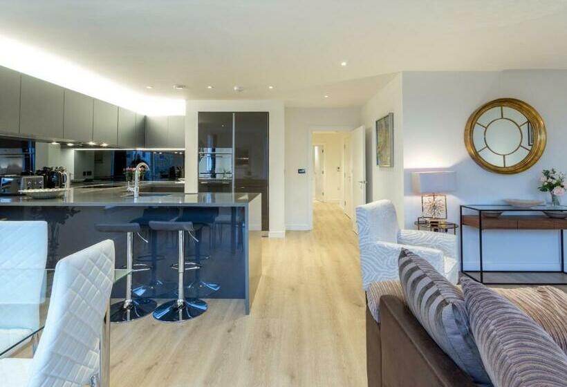 酒店 2 Bed Property Close To Heathrow Airport