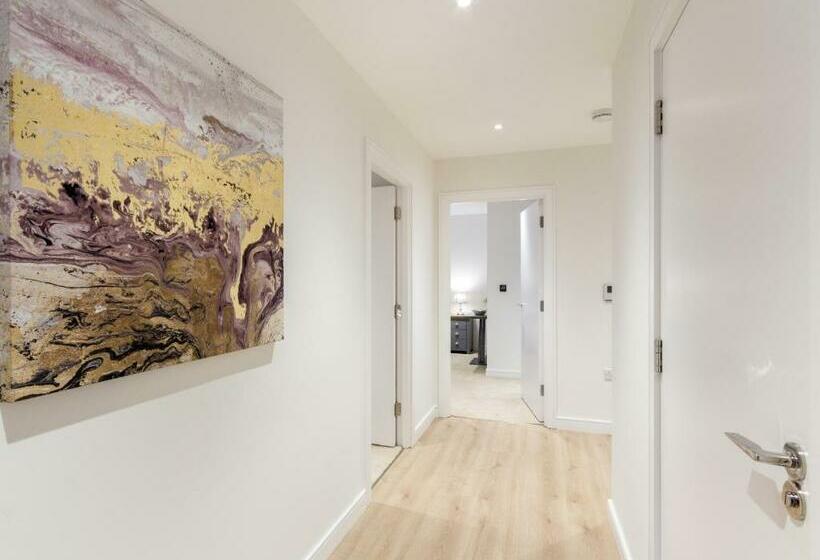 酒店 2 Bed Property Close To Heathrow Airport