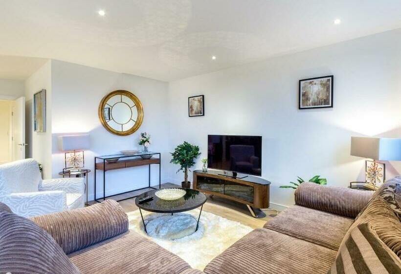 酒店 2 Bed Property Close To Heathrow Airport