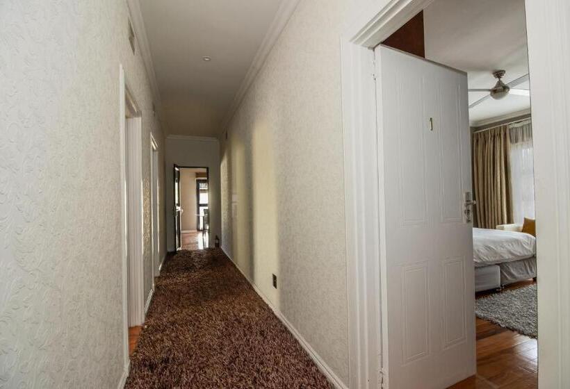 هتل Cashmere Suites