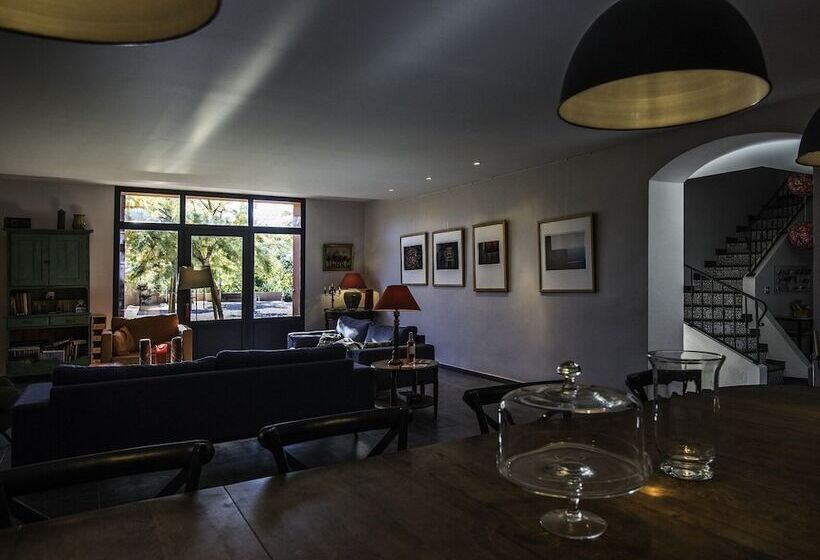 Отель Clos Des Aspres