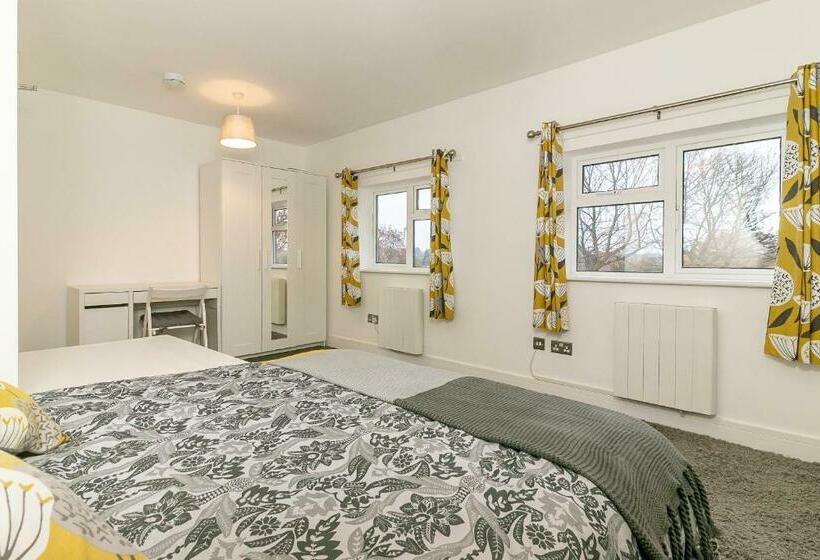 Отель Denby Lodge