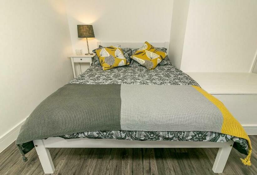 Отель Denby Lodge