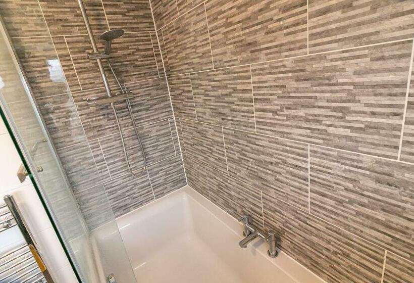 Отель Denby Lodge