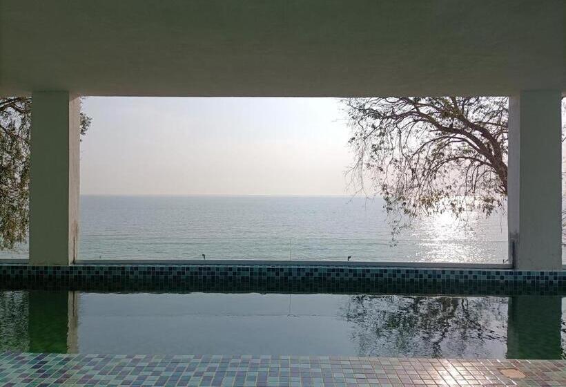 هتل Pacific Regency Beach Resort Port Dickson
