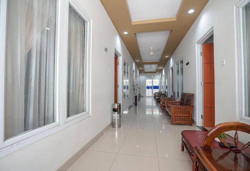 בית מלון כפרי Reddoorz Plus Near Palembang Airport 3