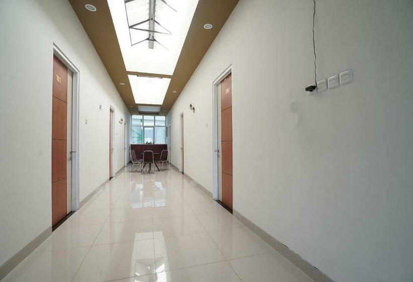 בית מלון כפרי Reddoorz Plus Near Palembang Airport 3