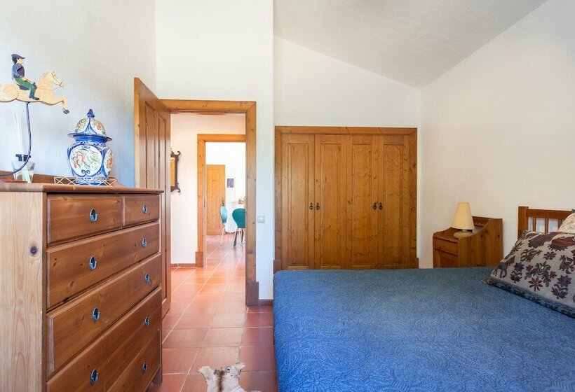 בית מלון כפרי Rosa Estates: The Farmhouse & Stables