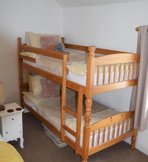 ホテル Sweetbriar Cottage Bed & Breakfast And Camping