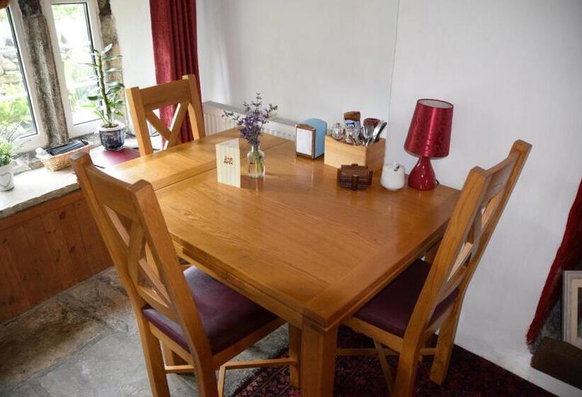 ホテル Sweetbriar Cottage Bed & Breakfast And Camping