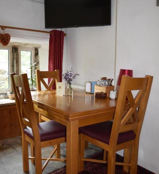 ホテル Sweetbriar Cottage Bed & Breakfast And Camping