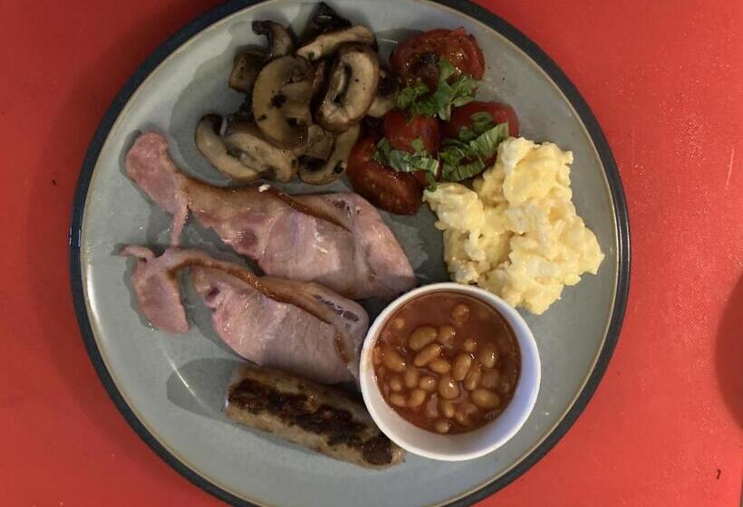 ホテル Sweetbriar Cottage Bed & Breakfast And Camping