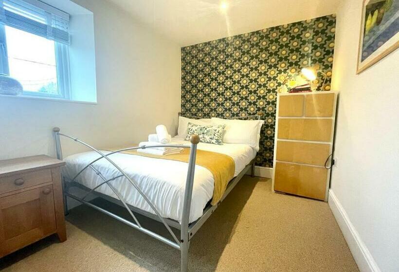 호텔 The Lansdowne Guest House