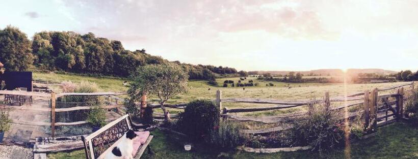 ベッドアンドブレックファースト The Cow Hide