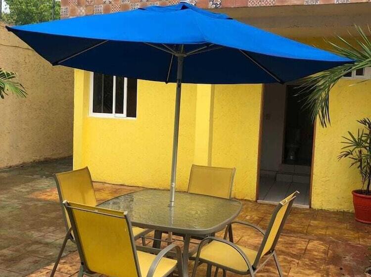 Отель Airport Sleepy Inn