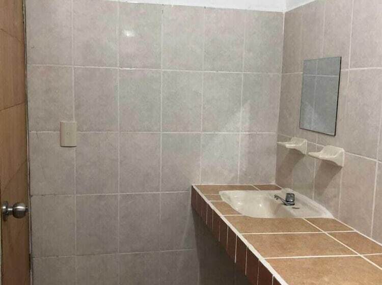 Отель Airport Sleepy Inn