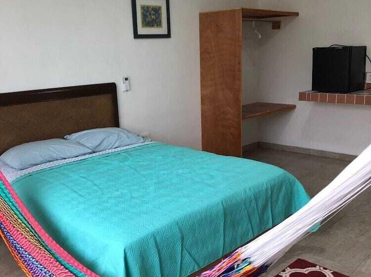 Отель Airport Sleepy Inn