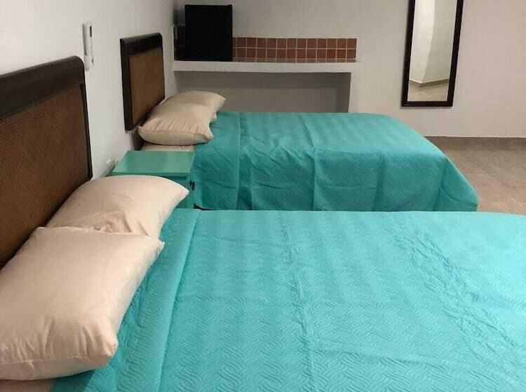 Отель Airport Sleepy Inn