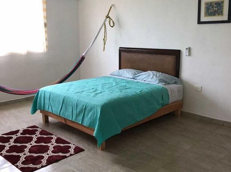 Отель Airport Sleepy Inn