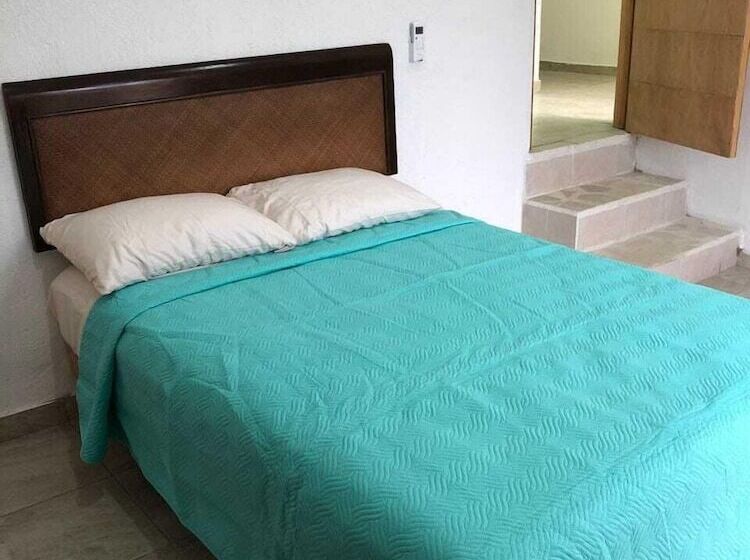 Отель Airport Sleepy Inn