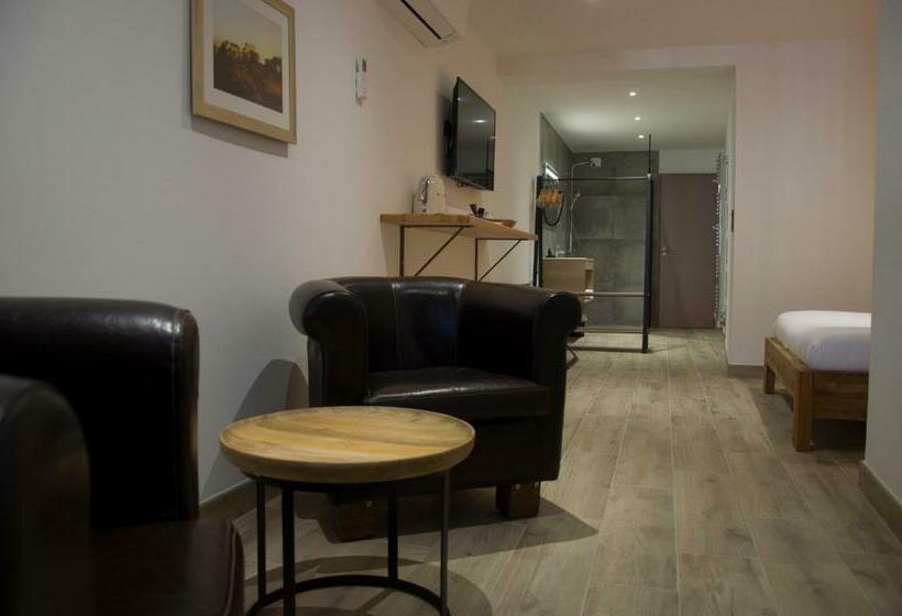 בית מלון כפרי Aux Platanes