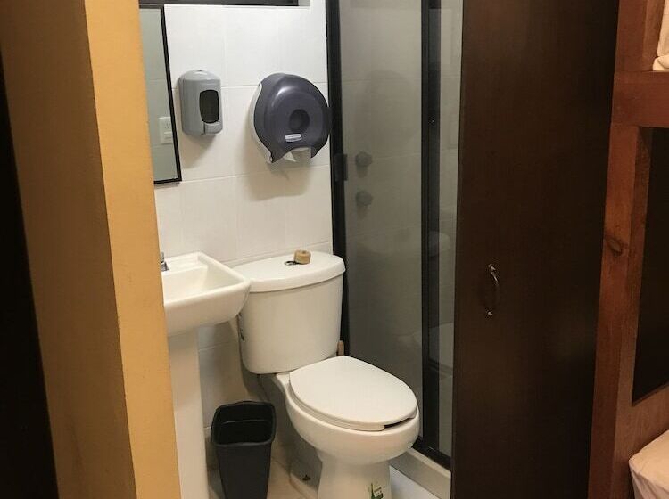 هتل El Giro Hostal   Hostel