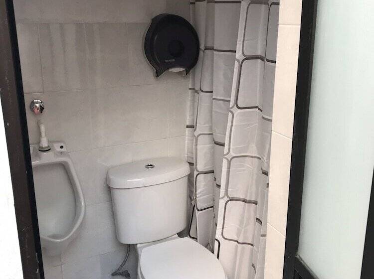 هتل El Giro Hostal   Hostel