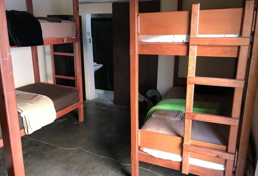 هتل El Giro Hostal   Hostel