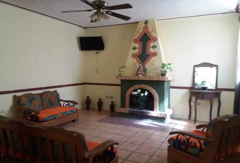 ホテル El Hostalito Sma Hostel