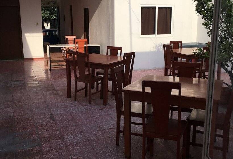 هتل Green House Hostal Hostel