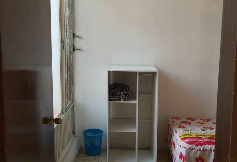 هتل Green House Hostal Hostel