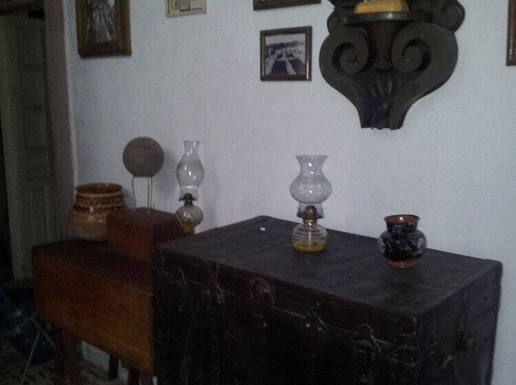 فندق Hostal La Cruz Verde