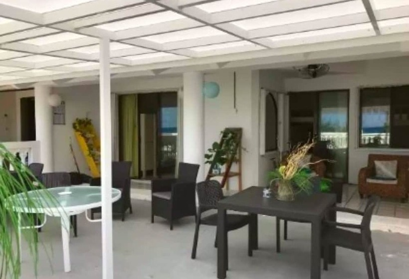 בית מלון כפרי Tribe On The Beach