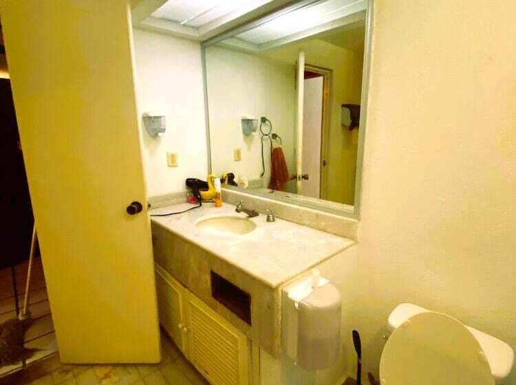 בית מלון כפרי Tribe On The Beach