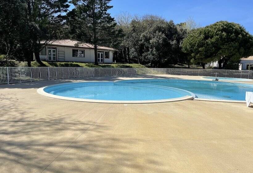 住所  Olydea - Les Sables Vignier