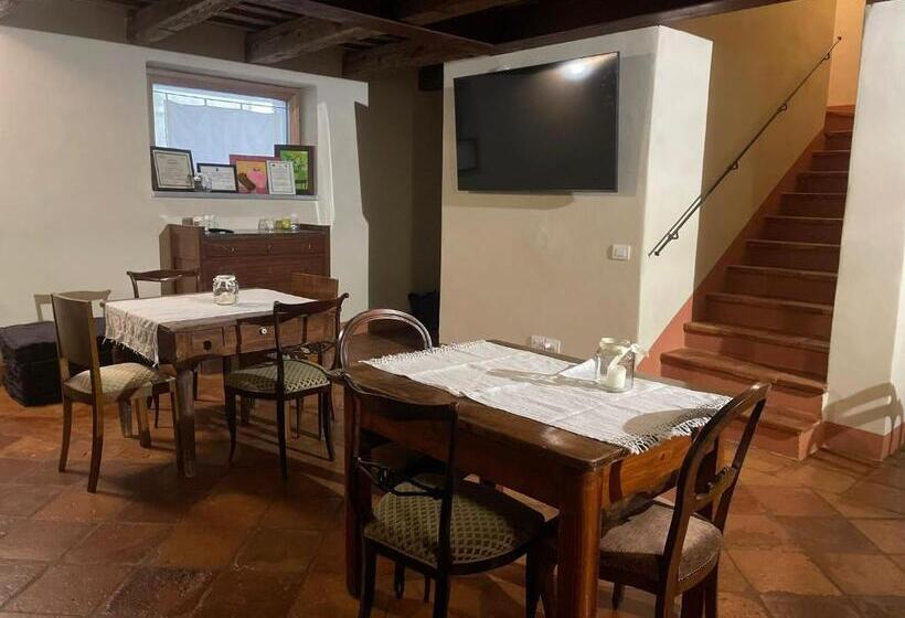 ベッドアンドブレックファースト Beb Montefratta