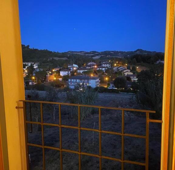 ベッドアンドブレックファースト Beb Montefratta