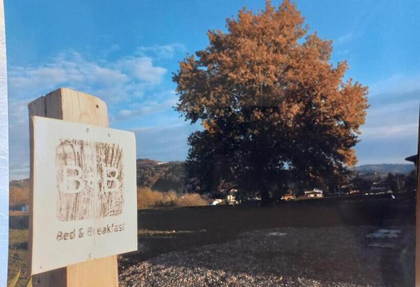 ベッドアンドブレックファースト Beb Montefratta