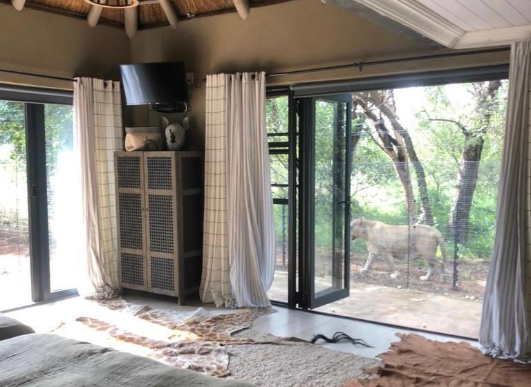 ベッドアンドブレックファースト Simba Safaris African Pride Exotic Lodge