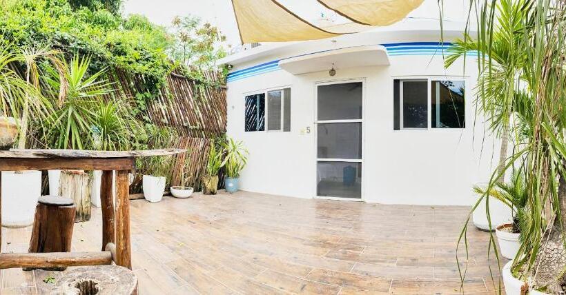 בית מלון כפרי Aljanna House