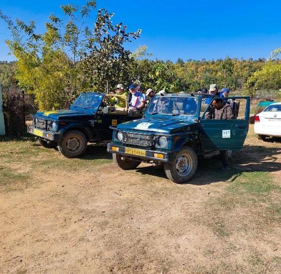 호텔 Grand Narmada Jungle Homestay Resort Bandhavgarh