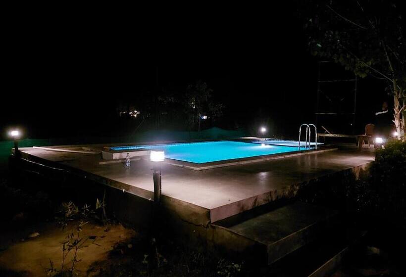 호텔 Grand Narmada Jungle Homestay Resort Bandhavgarh